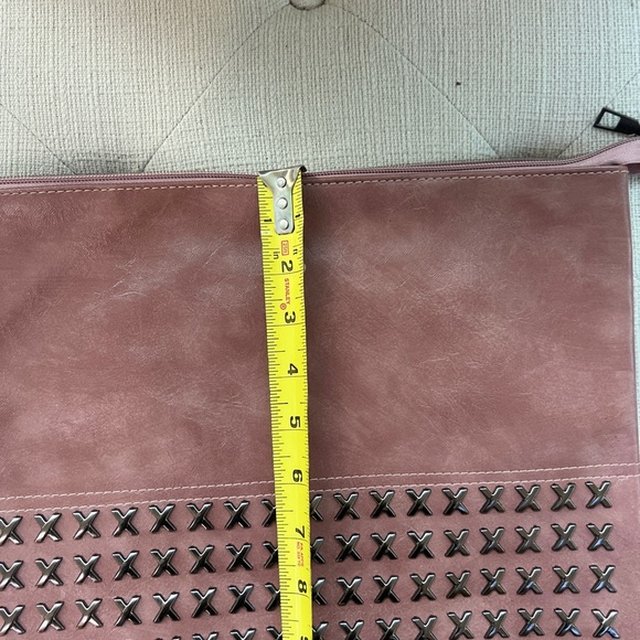 “Criss Cross” Oversized Clutch/ Laptop Case. NWOT - Picture 4 of 7